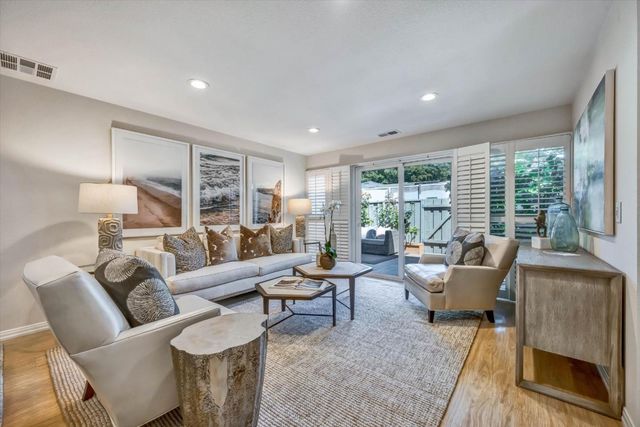 15 Los Altos Square 15, Los Altos, CA 94022
