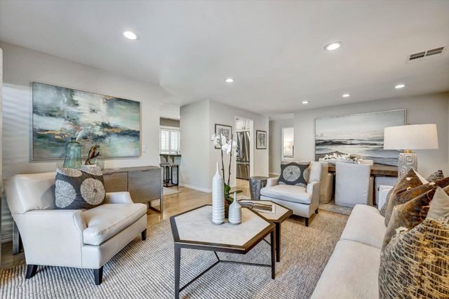 15 Los Altos Square 15, Los Altos, CA 94022