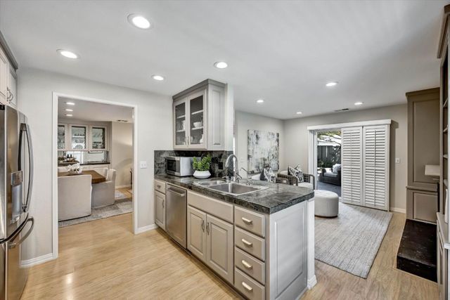 15 Los Altos Square 15, Los Altos, CA 94022