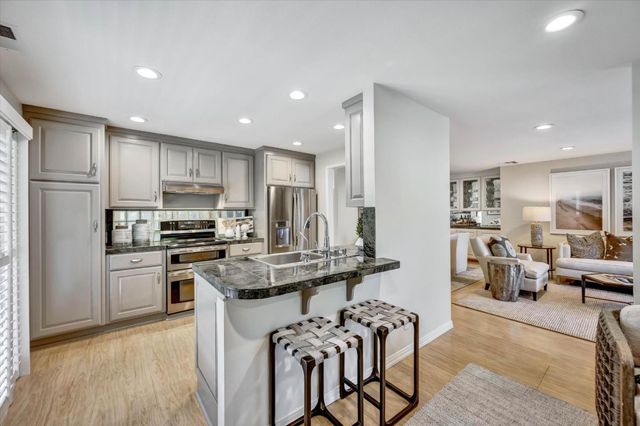 15 Los Altos Square 15, Los Altos, CA 94022