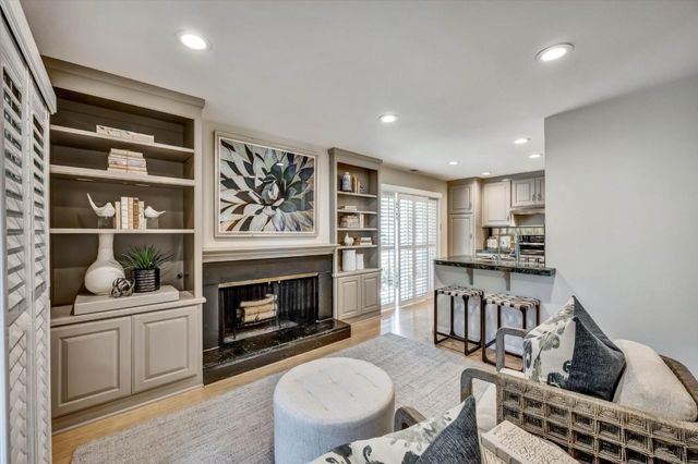 15 Los Altos Square 15, Los Altos, CA 94022