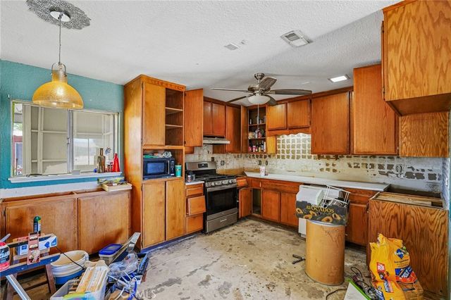 13207 Nicola Road, Apple Valley, CA 92308