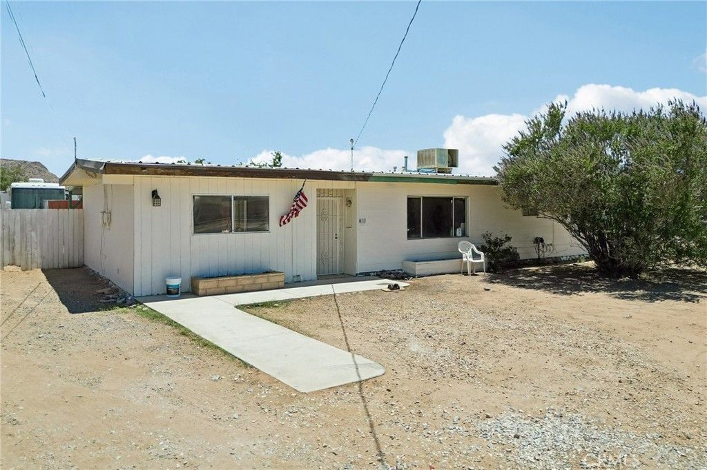 13207 Nicola Road, Apple Valley, CA 92308
