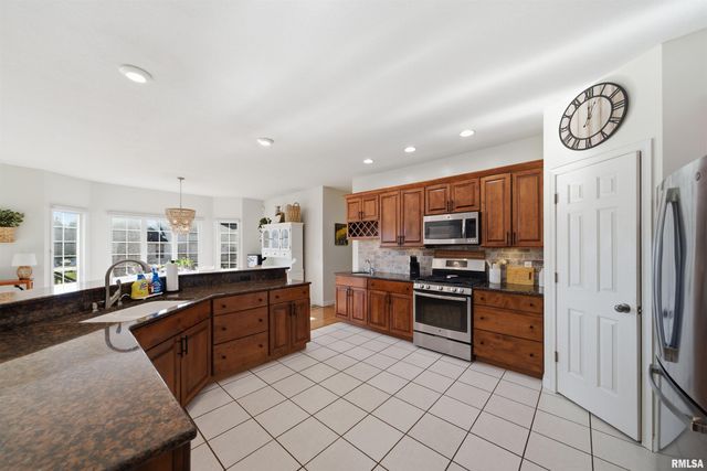 6010 W WOODBRIDGE Place, Peoria, IL 61615