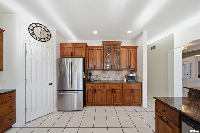 6010 W WOODBRIDGE Place, Peoria, IL 61615