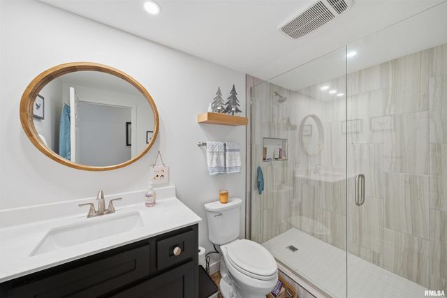 6010 W WOODBRIDGE Place, Peoria, IL 61615