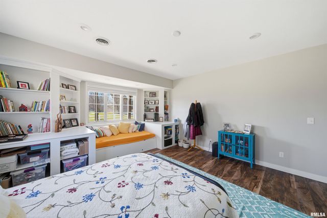 6010 W WOODBRIDGE Place, Peoria, IL 61615