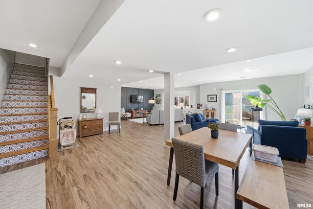 6010 W WOODBRIDGE Place, Peoria, IL 61615