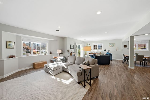 6010 W WOODBRIDGE Place, Peoria, IL 61615