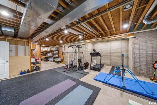 6010 W WOODBRIDGE Place, Peoria, IL 61615