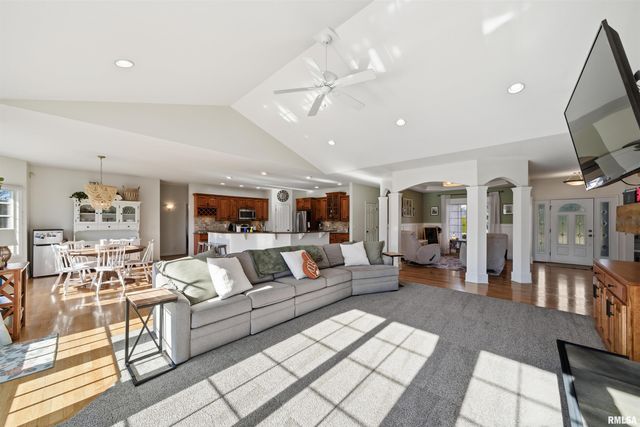 6010 W WOODBRIDGE Place, Peoria, IL 61615