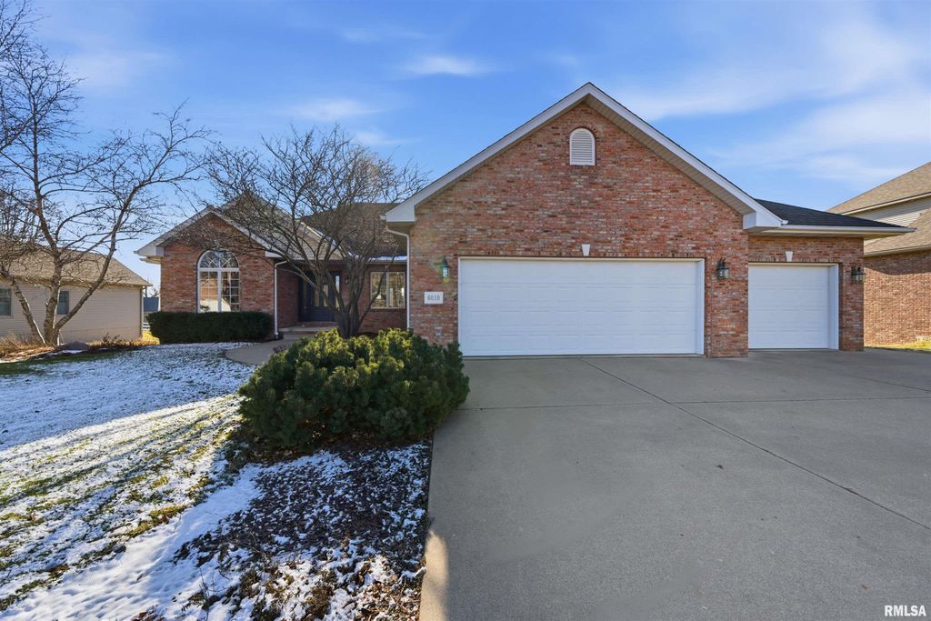 6010 W WOODBRIDGE Place, Peoria, IL 61615