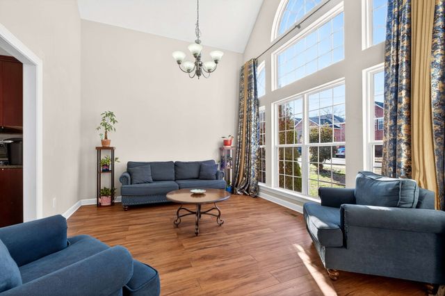 7336 Sugarloaf Dr, Nashville, TN 37211