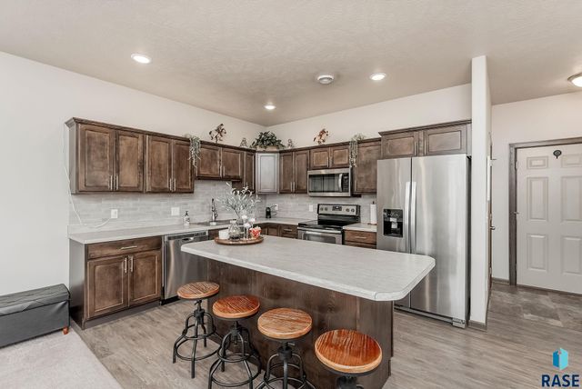 5839 S Bounty Pl Place, Sioux Falls, SD 57108