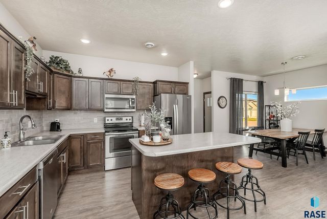 5839 S Bounty Pl Place, Sioux Falls, SD 57108