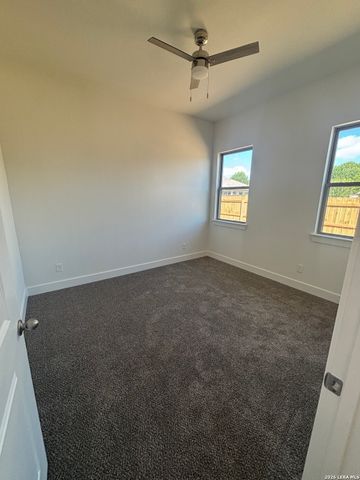 15623 Fair Ln, Selma, TX 78154