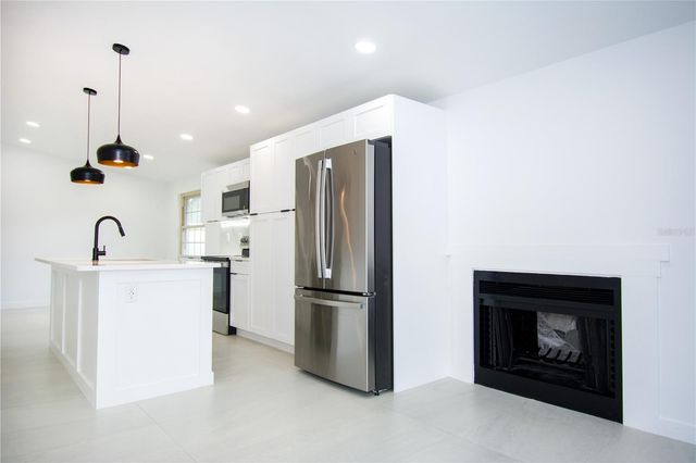 9409 LONSDALE COURT, Tampa, FL 33615