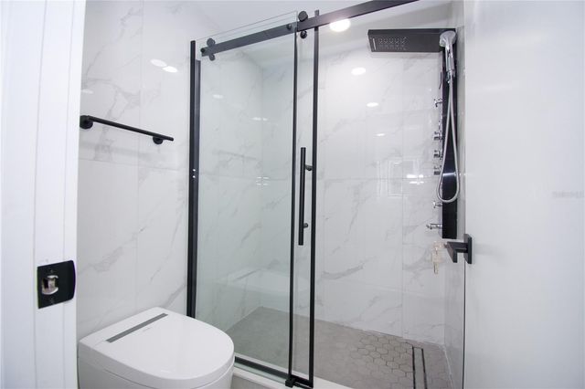 9409 LONSDALE COURT, Tampa, FL 33615