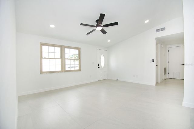 9409 LONSDALE COURT, Tampa, FL 33615