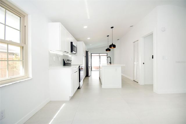 9409 LONSDALE COURT, Tampa, FL 33615