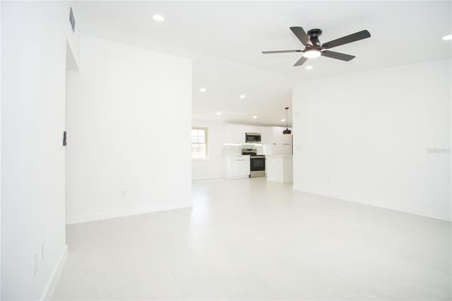 9409 LONSDALE COURT, Tampa, FL 33615