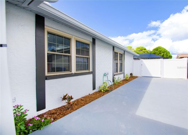 9409 LONSDALE COURT, Tampa, FL 33615