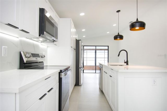 9409 LONSDALE COURT, Tampa, FL 33615