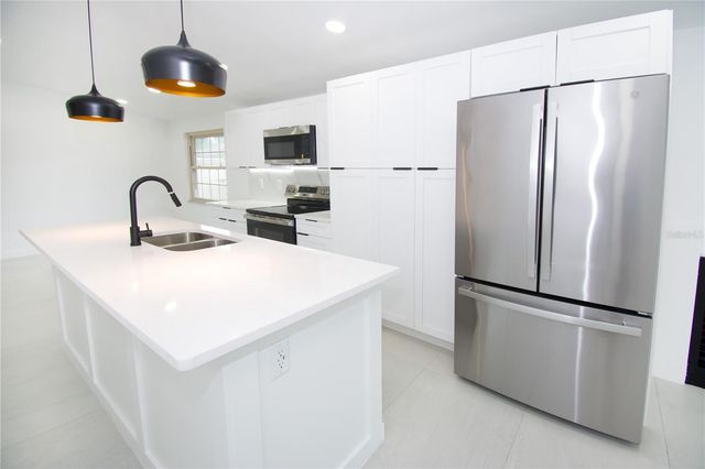 9409 LONSDALE COURT, Tampa, FL 33615