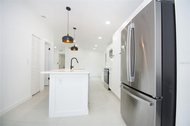 9409 LONSDALE COURT, Tampa, FL 33615