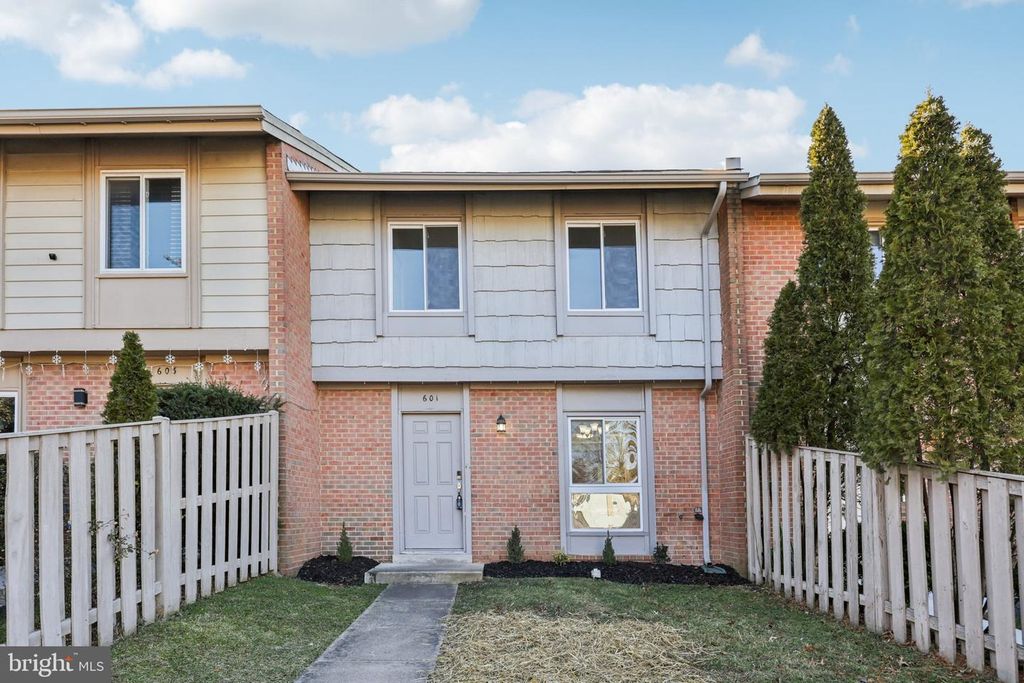 601 CLEARWATER CT, Herndon, VA 20170