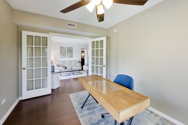 655 Perrie Drive 307, Elk Grove Village, IL 60007
