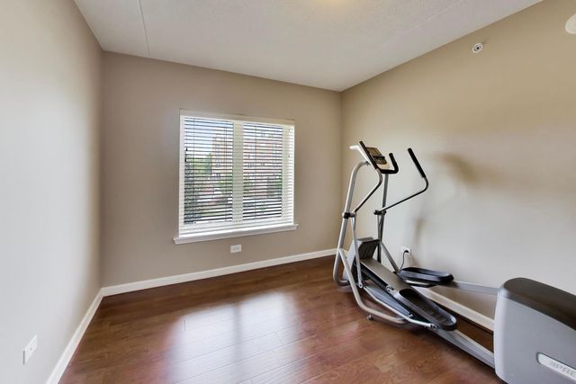 655 Perrie Drive 307, Elk Grove Village, IL 60007