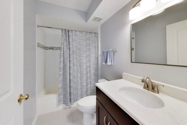 655 Perrie Drive 307, Elk Grove Village, IL 60007