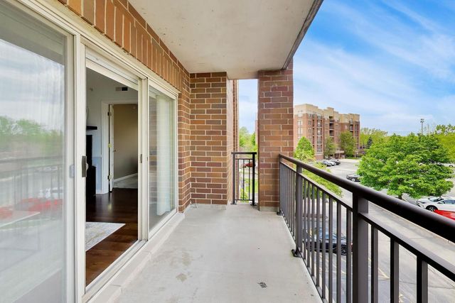 655 Perrie Drive 307, Elk Grove Village, IL 60007