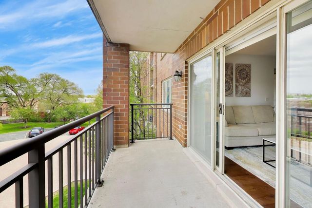 655 Perrie Drive 307, Elk Grove Village, IL 60007