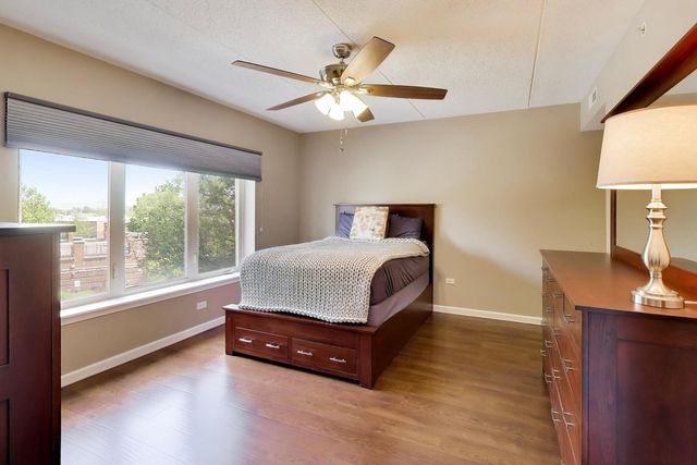 655 Perrie Drive 307, Elk Grove Village, IL 60007