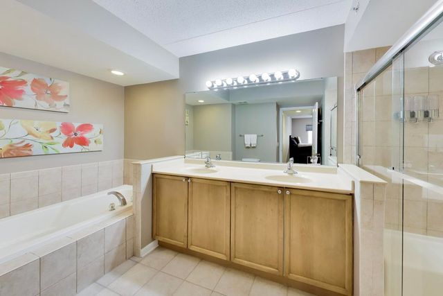655 Perrie Drive 307, Elk Grove Village, IL 60007