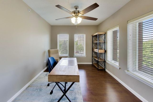 655 Perrie Drive 307, Elk Grove Village, IL 60007
