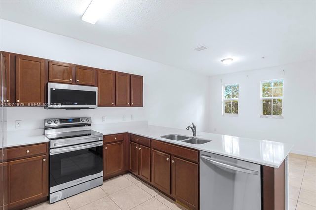 260 NW 109th Avenue 204, Miami, FL 33172