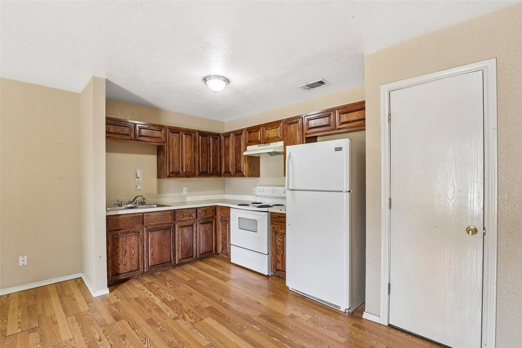 3100 Hale Avenue, Fort Worth, TX 76106 — photo 4