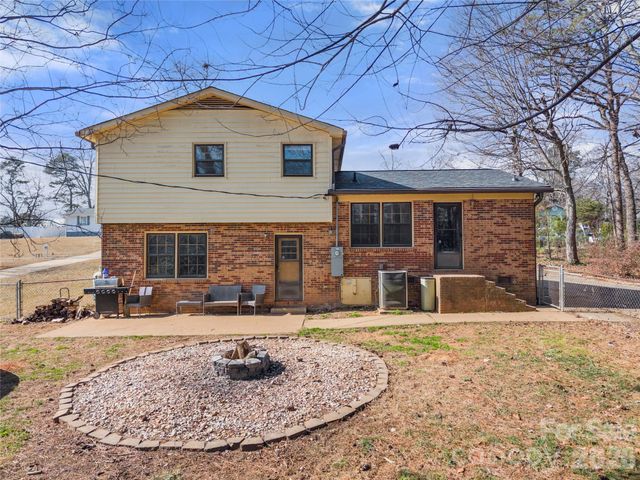 207 Buckskin Drive, Gastonia, NC 28052