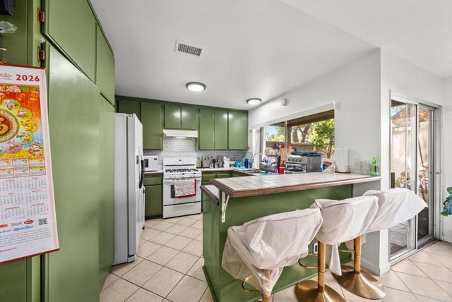 10541 Caminito Pollo, San Diego, CA 92126