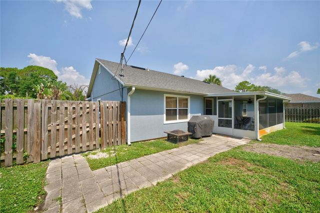 2056 16th Avenue SW, Vero Beach, FL 32962