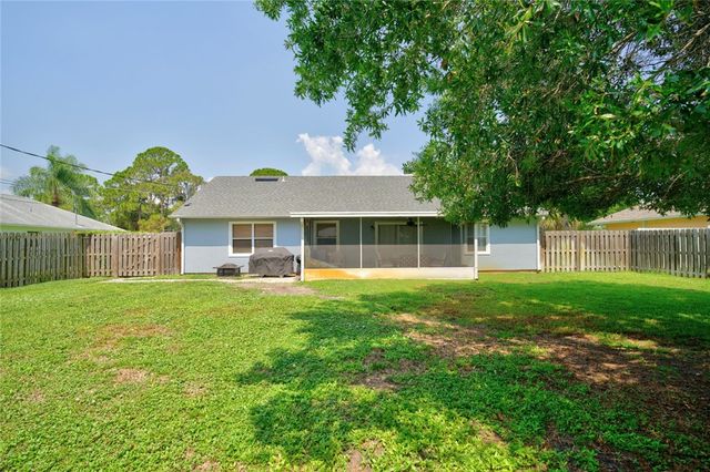 2056 16th Avenue SW, Vero Beach, FL 32962