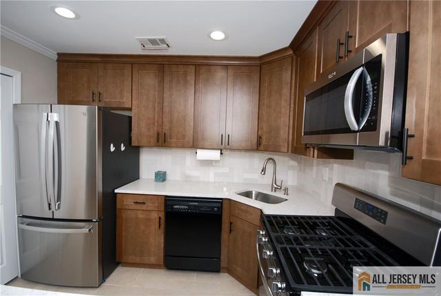228 Pennsylvania Way, North Brunswick, NJ 08902