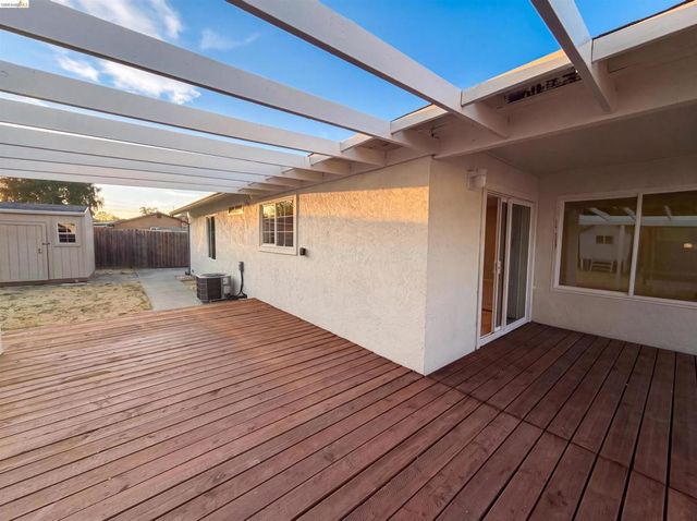 112 Aster Ct, Hercules, CA 94547