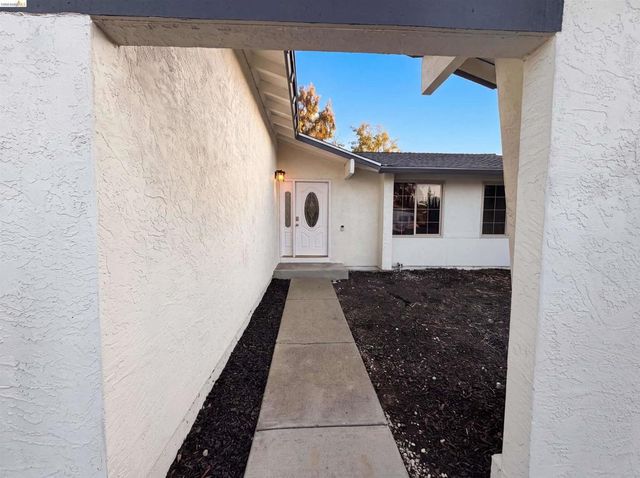 112 Aster Ct, Hercules, CA 94547