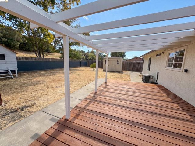 112 Aster Ct, Hercules, CA 94547