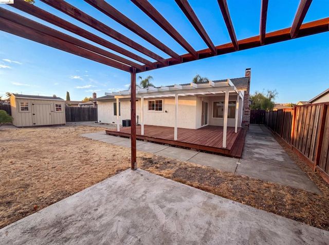 112 Aster Ct, Hercules, CA 94547