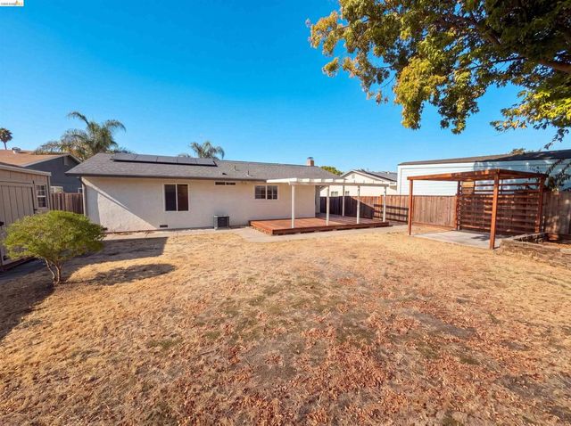 112 Aster Ct, Hercules, CA 94547